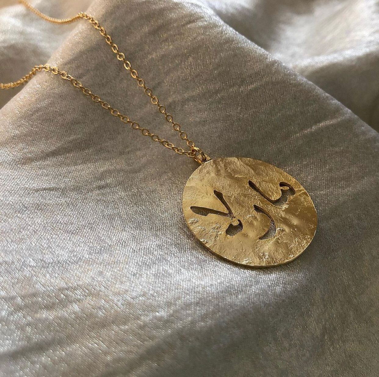 CUSTOMIZED ROUND SHAPE Necklace